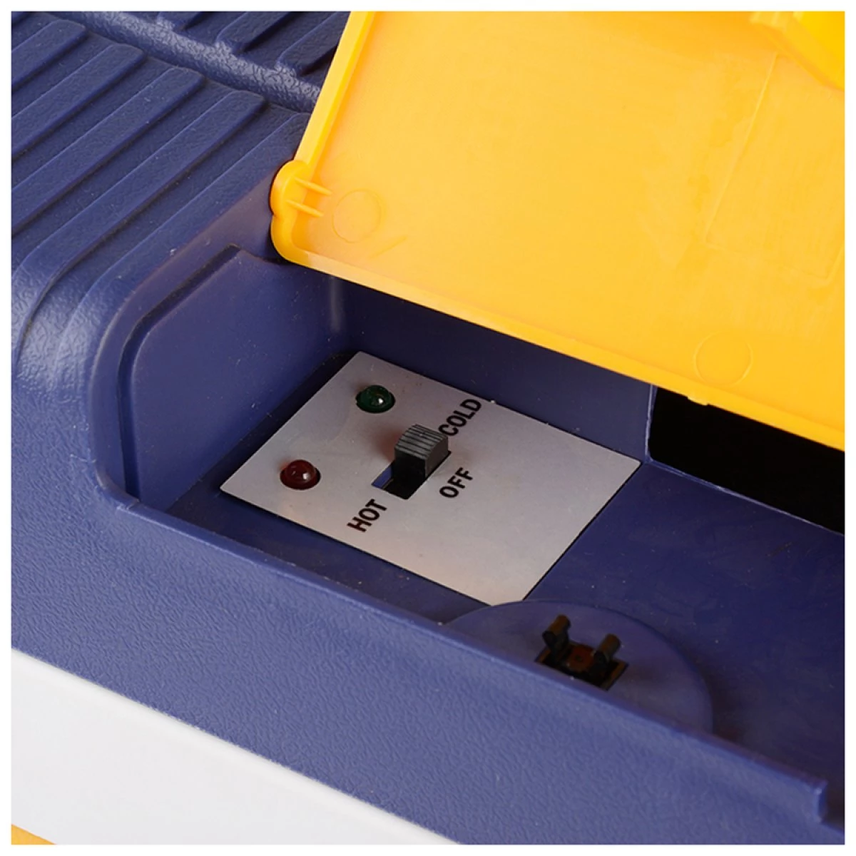 Electric Portable Car Hot & Cold Coolbox 12V & 230V 50 Litre | Adexa BL150A 6 Electric Portable Car Hot & Cold Coolbox 12V & 230V 50 Litre | Adexa BL150A - Image 6